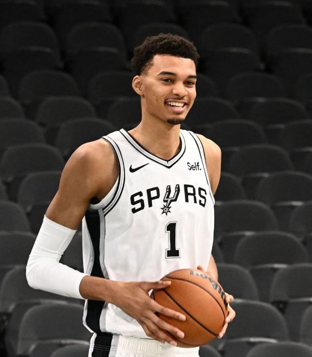 九游体育比分数据东契奇迎来十赛季出色发挥，美国队观众热烈欢呼！的简单介绍